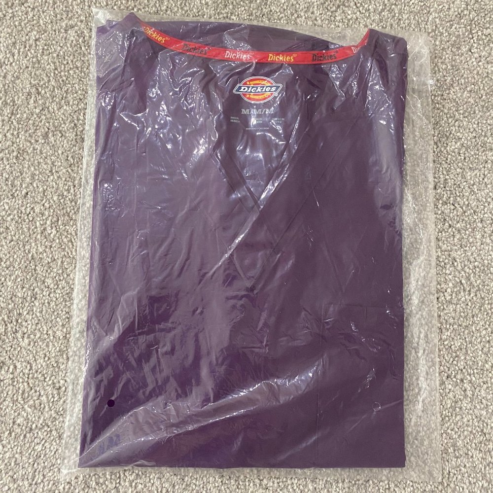 Unisex EDS Signature V-Neck Scrub Top